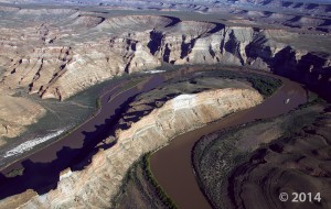 The Green River forms a dramatic “gooseneck” near Sand Wash in upper Desolation Canyon. The river has incised into rocks of the Douglas Creek and Parachute Creek Members of the Tertiary-age Green River Formation, which comprises sediments that accumulated in ancient Lake Uinta. Desolation Canyon, Uintah County, Utah Photographer: Adam Hiscock; © 2014